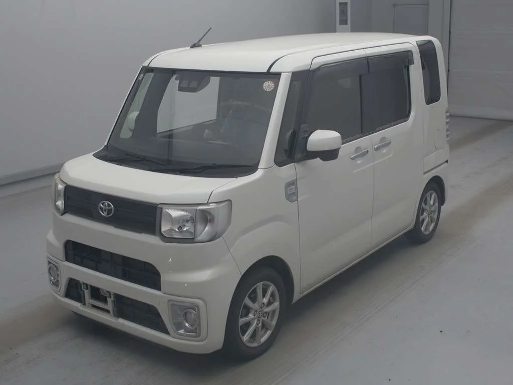 Toyota Pixis Mega LA710A 2019